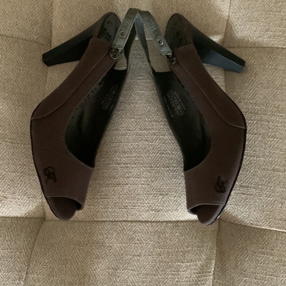 G- Star. Shoes.  Size 7.   Taupe color.  Excellent condition - Picture 6 of 9